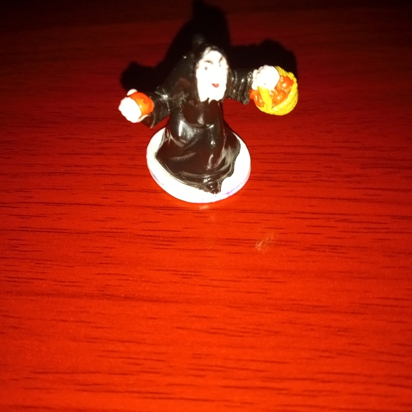 Vintage bad Witch from Disney Snow White and the 7 dwarf's - Picture 3 of 3